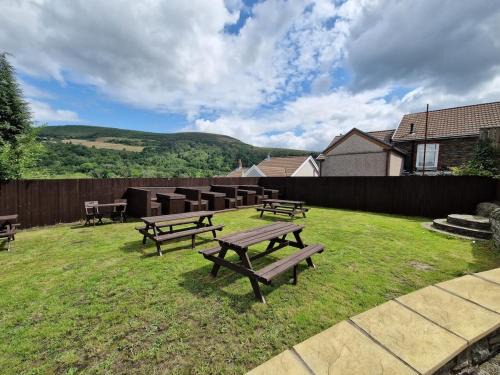 Mountain Ash Apartment | 4 Bedroom Ground Floor Apartment