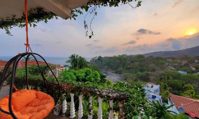 Tamanique House | 4-bedroom house by the beach with AC, WiFi.