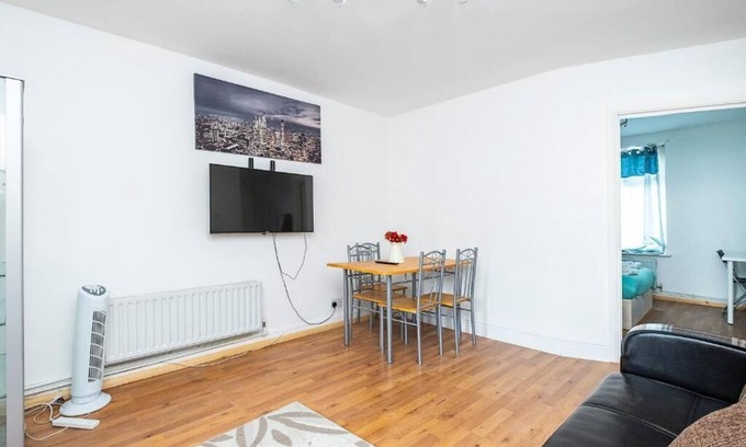 Heath House | 4 BEDROOM HOUSE DAGENHAM WITH PARKING