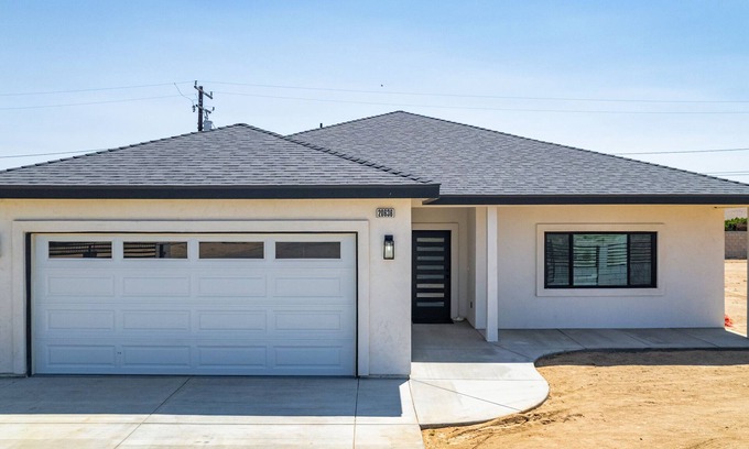 California City House | 4-bedroom house in delightful California City with AC