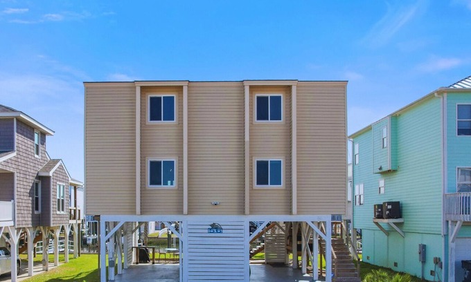 Ocean Isle Beach House | 4 Bedroom, newly updated on a Natural Canal!