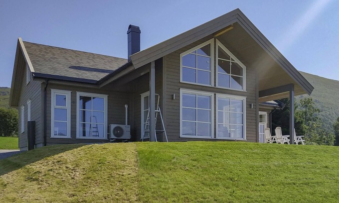 Haram House | 4 bedroom nice home in Hildre