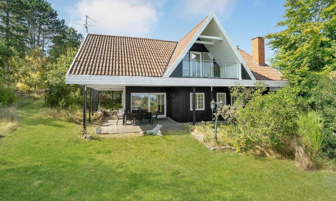 Knebel House | 4 bedroom nice home in Knebel
