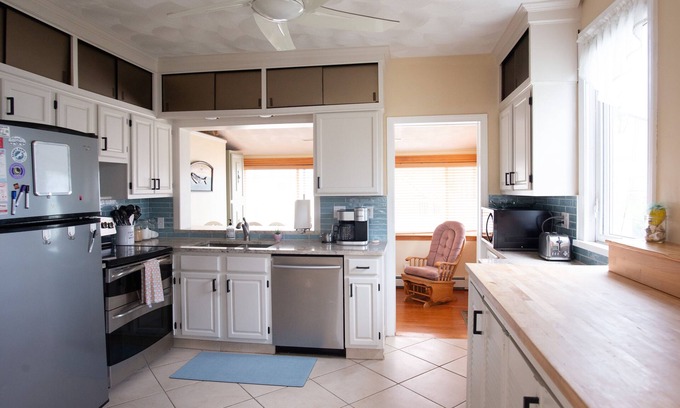 Narragansett House | 4 bedroom Ocean views-One Block To Scarborough Beach!