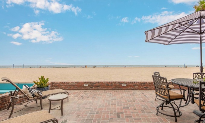 Santa Ana Heights House | 4 Bedroom Oceanfront Home w/Giant Patio