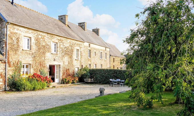 Saint-Lo-d'Ourville House | 4 bedroom pet friendly home in Portbail