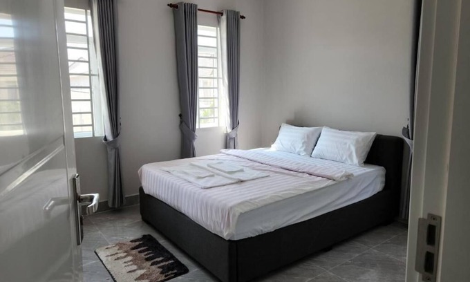 Battambang House | 4 Bedroom Private Villa & Swimming Pool with Fitnessn