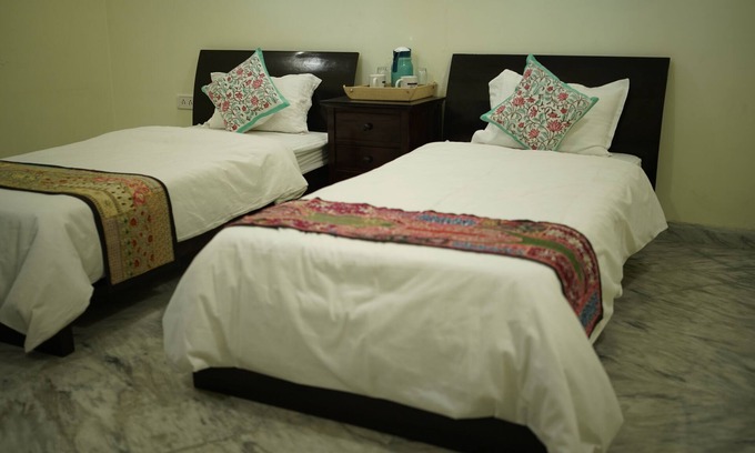 Bani Park Villa | 4 Bedroom Private Villa in city center.