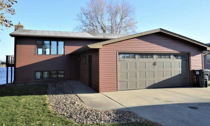 Aberdeen House | 4 bedroom Richmond lake house getaway
