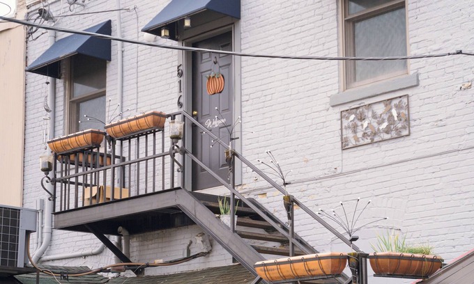Clare Condo | 4-bedroom spacious Loft in Historic Downtown Clare - Extended family Suite