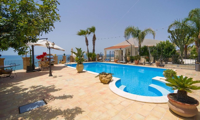 Ciotta Apartment | 4 bedroom stunning apartment in Ciotta