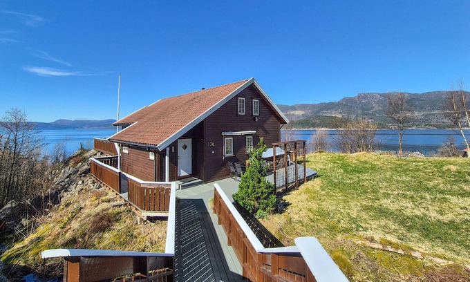 Suldal House | 4 bedroom stunning home in Hebnes