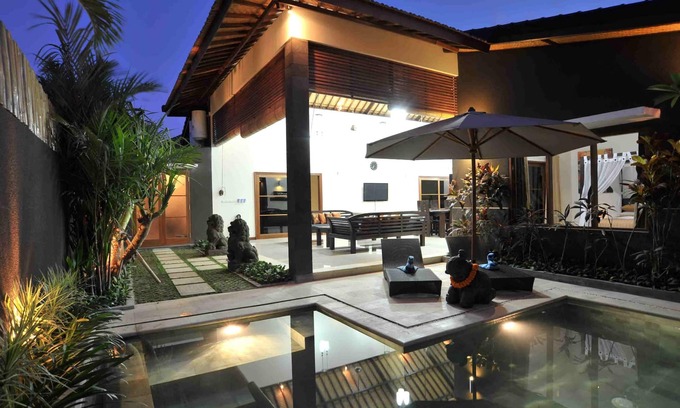 Umalas Villa | 4 Bedroom villa w/Breakfast, Seminyak