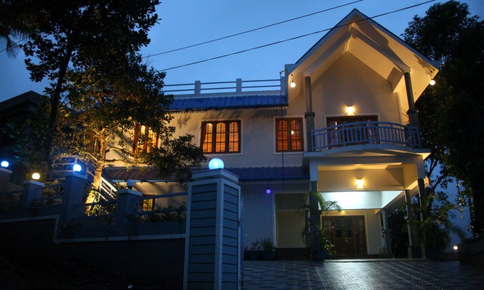 Anachal Villa | 4 Bedroom Villa with Balcony Mountain View