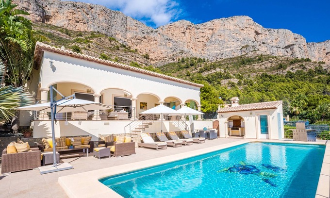 Ermita Villa | 4 Bedroom Villa with Spectacular Views