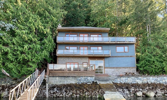 Madeira Park House | 4-Bedroom West Coast Oceanfront Retreat