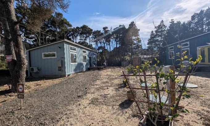 Florence House | 4 bedrooms, 2 baths, dog friendly Salt Water & Sea Glass Bungalows