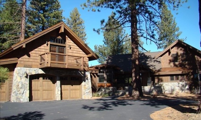 Truckee House | 4 Bedrooms, 4 1/2 BATH Old Greenwood Home 4,214 Sq Ft