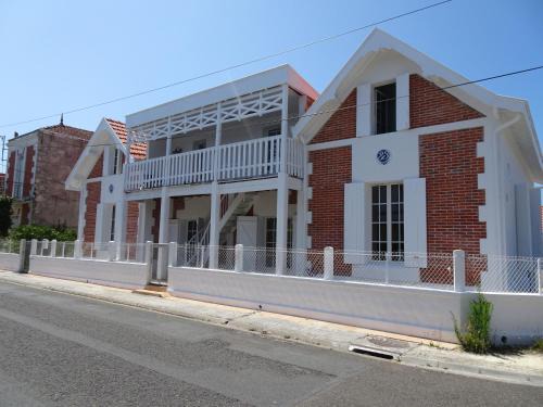 Soulac-sur-Mer House | 4 Bedrooms Guest Houses In Soulac-Sur-Mer