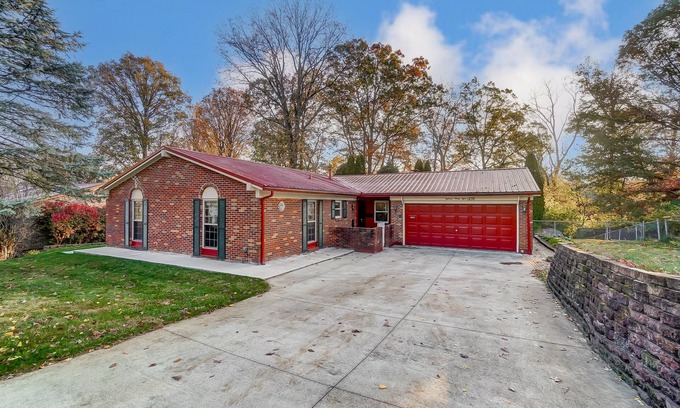 Fairborn House | 4 BEDROOMS HOUSE Free WiFi GREAT LOCATION to WPAFB & Yellow Spring