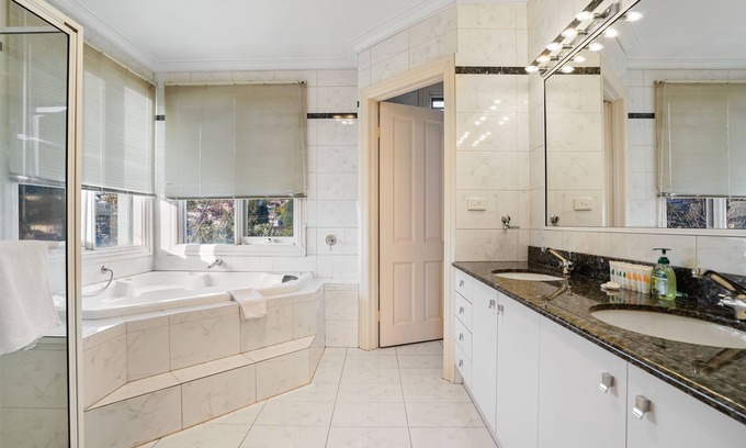 Balwyn North House | 4 Bedrooms House in Balwyn Centre