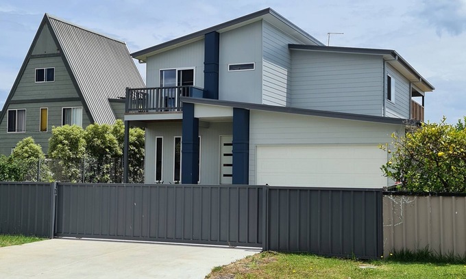 Coronet Bay House | 4 bedrooms, large deck, park views