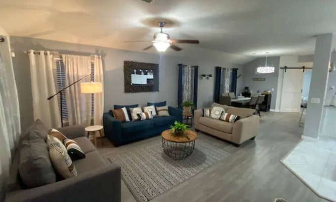 West San Antonio House | 4 BEDROOMS/NEAR SEA WORLD/LACKLAND REMODELED