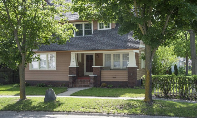 Flushing House | 4 Beds, 4 bathrooms! 1 block to town shops, bars, bowling, canoeing, and parks!