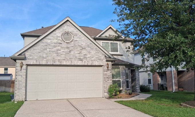 College Park House | 4 BR Family Home by Medical Center & Woodlands