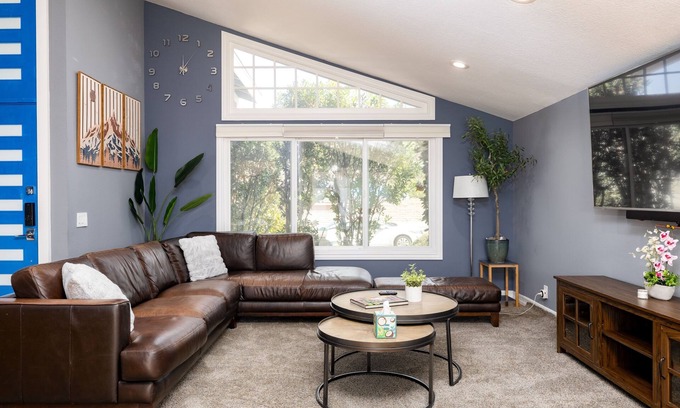 Valle Lindo House | 4 BR Home with Pool + EV Charger