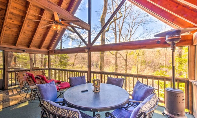 Demorest House | 4 BR updated house on Chattahoochee River! Fish, Swim, Tube, and Kayak all day!