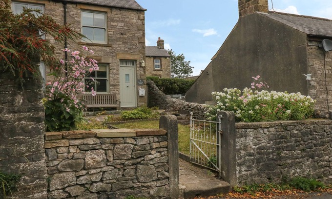 Peak District Cottage | 4 CHERRY TREE COTTAGES, family friendly, with open fire in Bradwell