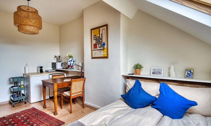Brussels Apartment | 4/Comenstay.be/Cozy 25m2 Studio under the Roof 2minutes walk from Gare du Midi!