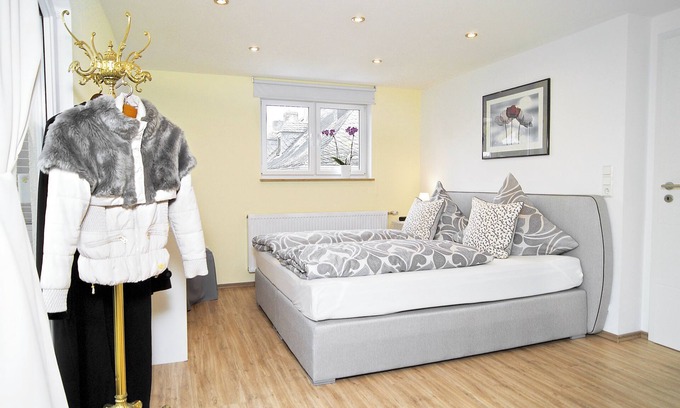 Historic Downtown Apartment | 4 * Exclusive, fully equipped Mosel room apartment with castle view and balcony.