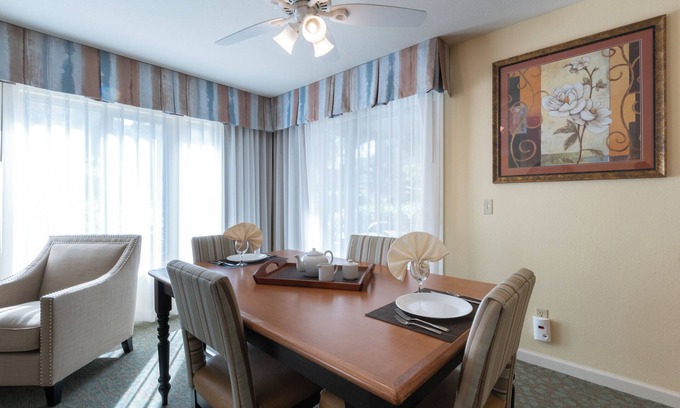San Diego Country Estates Hotel | 4 Family Units | Pool & Free Onsite Parking | Near Ramona Winery