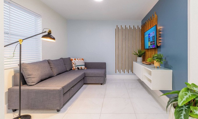 Little Havana Apartment | 4 Guest, 5 minutes from all the attractions in Miami,Airport, Downtown, Wynwood
