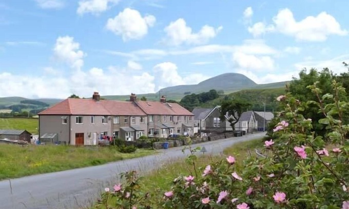 Settle Cottage | 4 HELWITH BRIDGE COTTAGES, pet friendly in Helwith Bridge