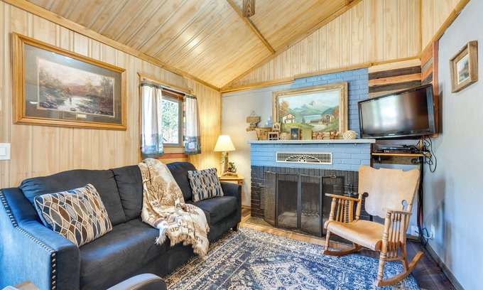 Drake Cabin | 4 Mi to Estes Park: Riverfront Cabin w/Grill!