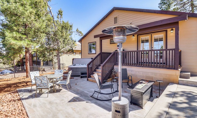 Torreon House | 4 Mi to Lake: Show Low Home w/Hot Tub