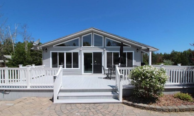 Port Franks House | 4 min WALK to sand beach & 4 water bodies. Central AC. 4 Fridges. Kid-friendly.
