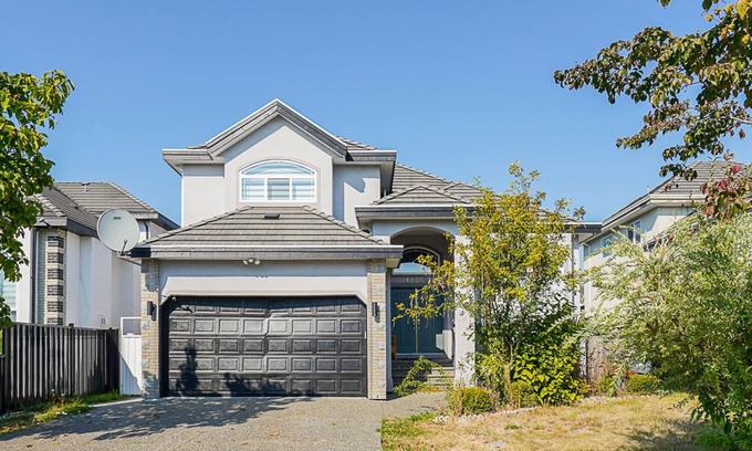 Surrey Newton House | 4 mins to central city, hwy access , Vancouver downtown