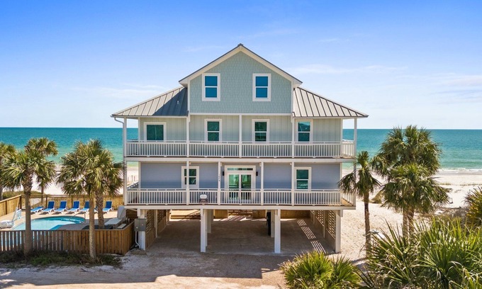 East End House | 4 Palms: Beachfront, Private Pool, Pet-Friendly, Hot Tub – Sleeps 20