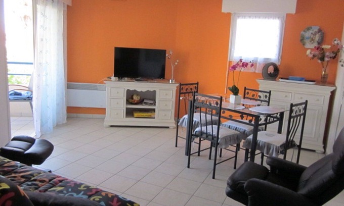 Frejus Plage Apartment | 4-PERSON APARTMENT AIR-CONDITIONED SWIMMING POOL PARKING AND WIFI