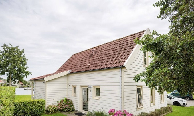 Municipality of Nissewaard House | 4-person bungalow - Widely accessible in the holiday park Landal Zuytland Buiten