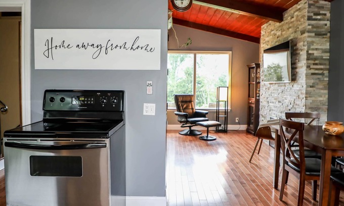Fredericton House | 4-room house with plenty of character