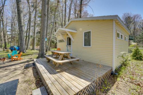 Muskegon House | 4-Season Gold Coast Cottage, 2 Mi to Winter Sports