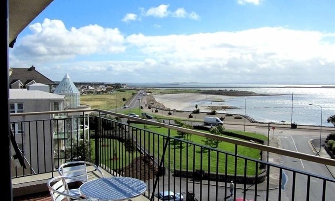 Galway Apartment | 4-Star Holiday Home Seaside Location on Galway Bay Near City