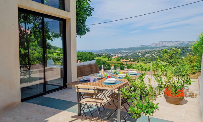 Cassis Villa | 4-Star Villa in Cassis – Private Pool, Sea, Vineyard Panoramic View & Calanques