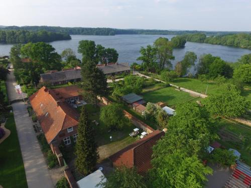 Eutin Apartment | 4 Sterne Wohnen "Zum alten Forsthof" am Schlosspark, App 3 "wunnerbor"