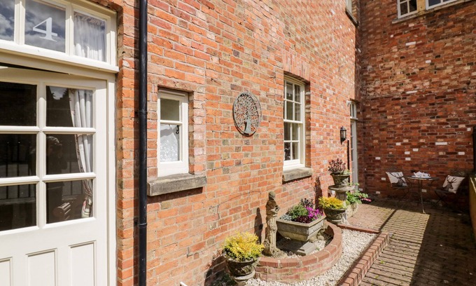 Shipston on Stour Cottage | 4 The Old Council House